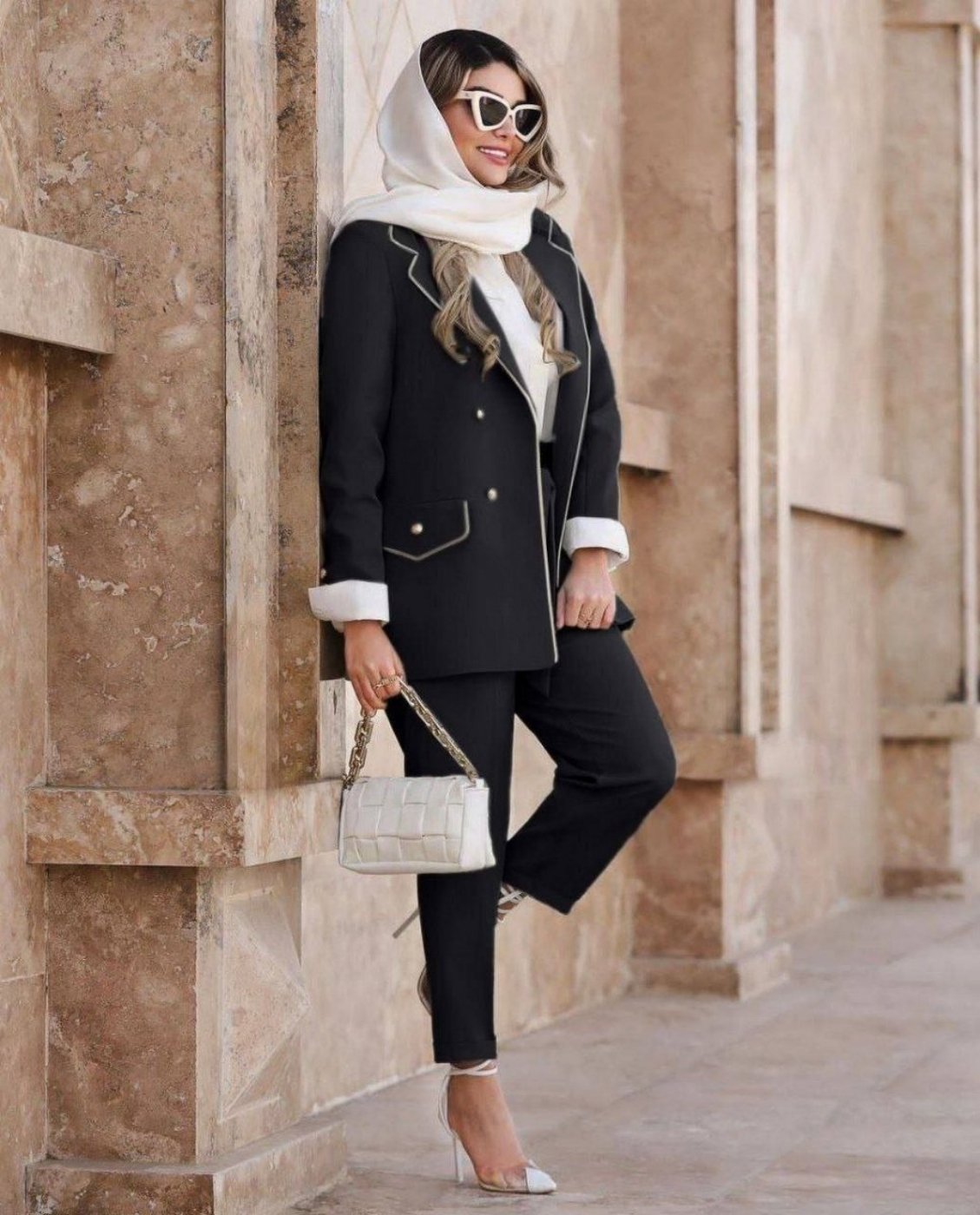 تصویر  کت شلوار زنانه تارا 