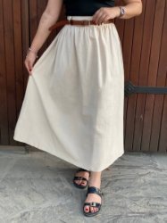 تصویر  دامن لنین شسته‌شده مدل زارا