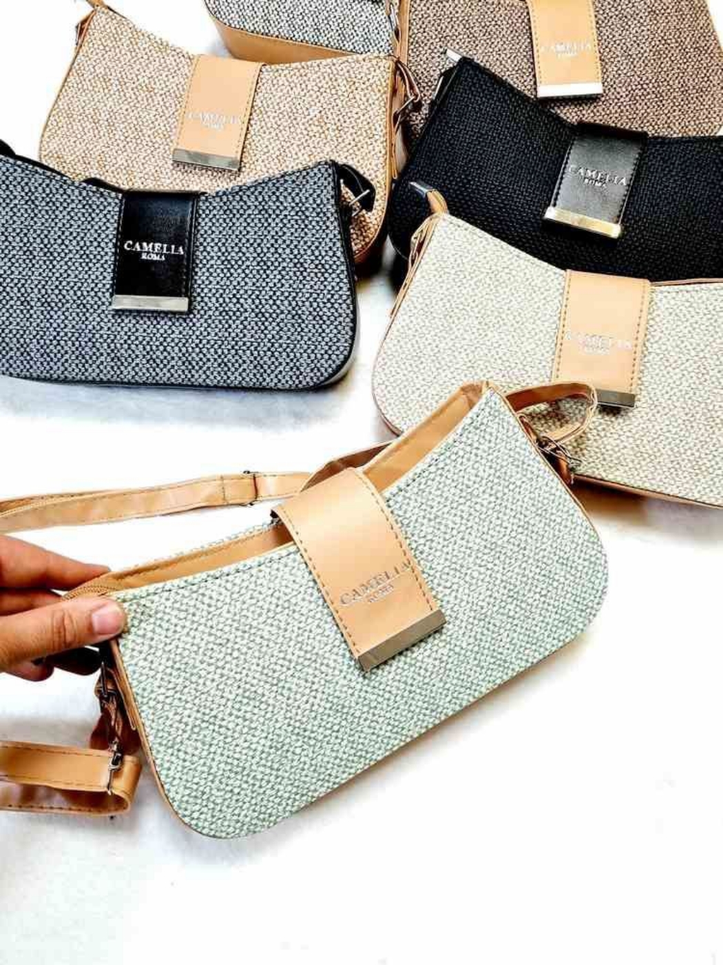 تصویر  کیف پاسپورتی زنانه طرح کنف زه دار