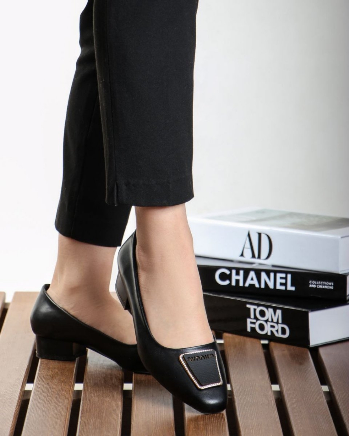 تصویر  کفش پاشنه دار زنانه