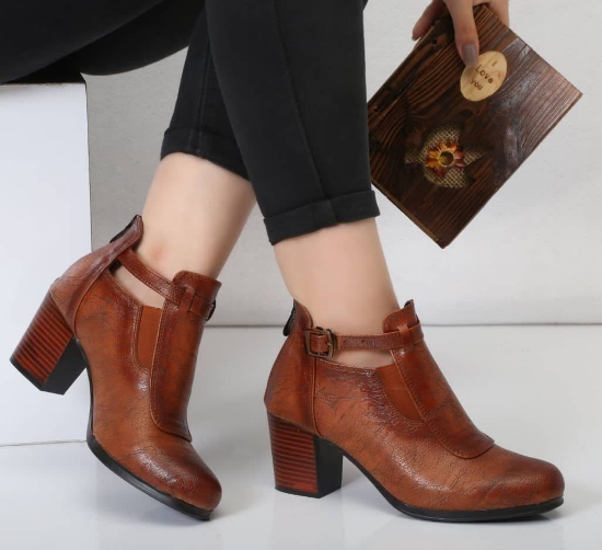 تصویر  کفش زنانه چرم پاشنه چوبی مدل پارامیس