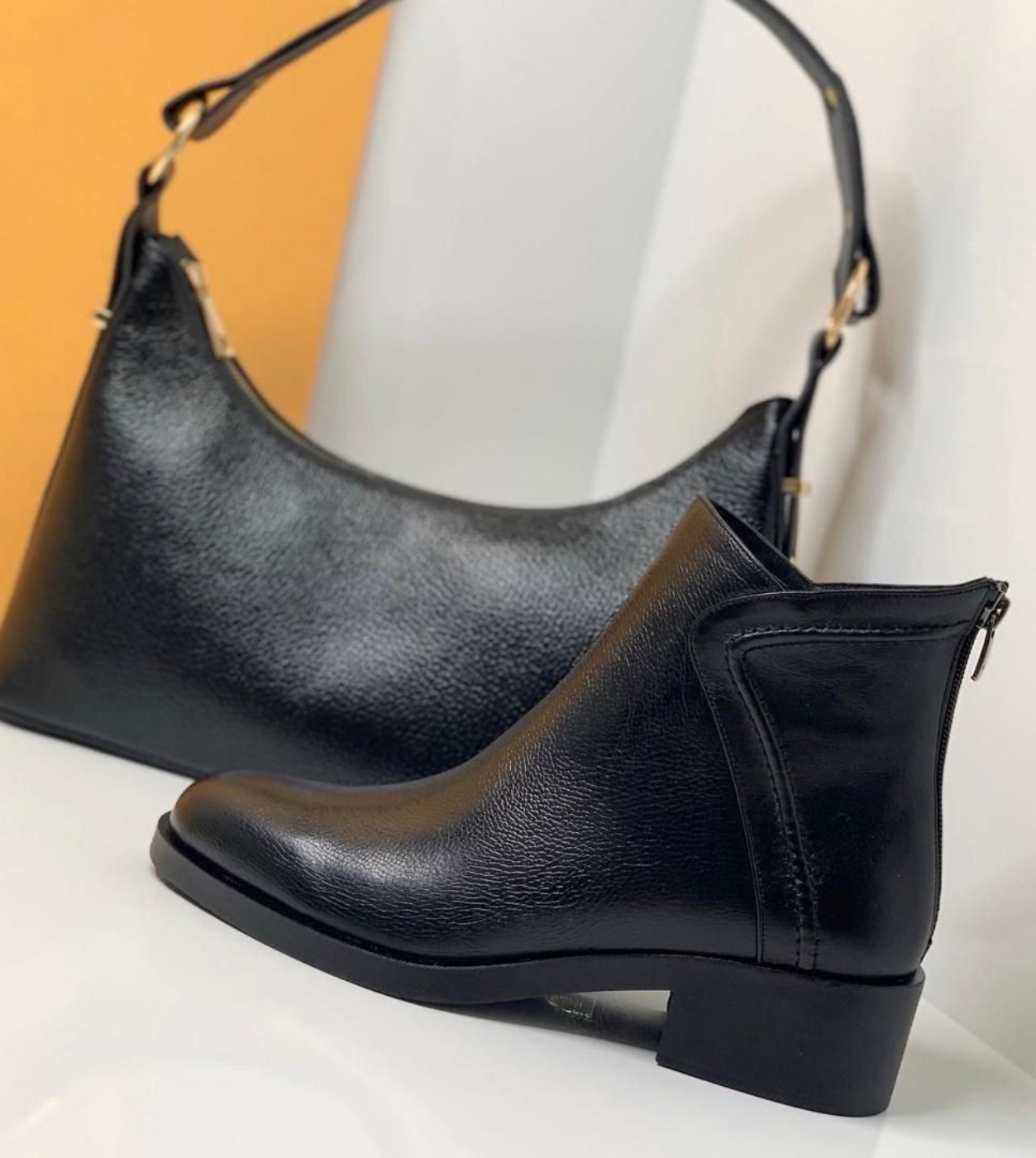 تصویر  نیم بوت چرم زنانه