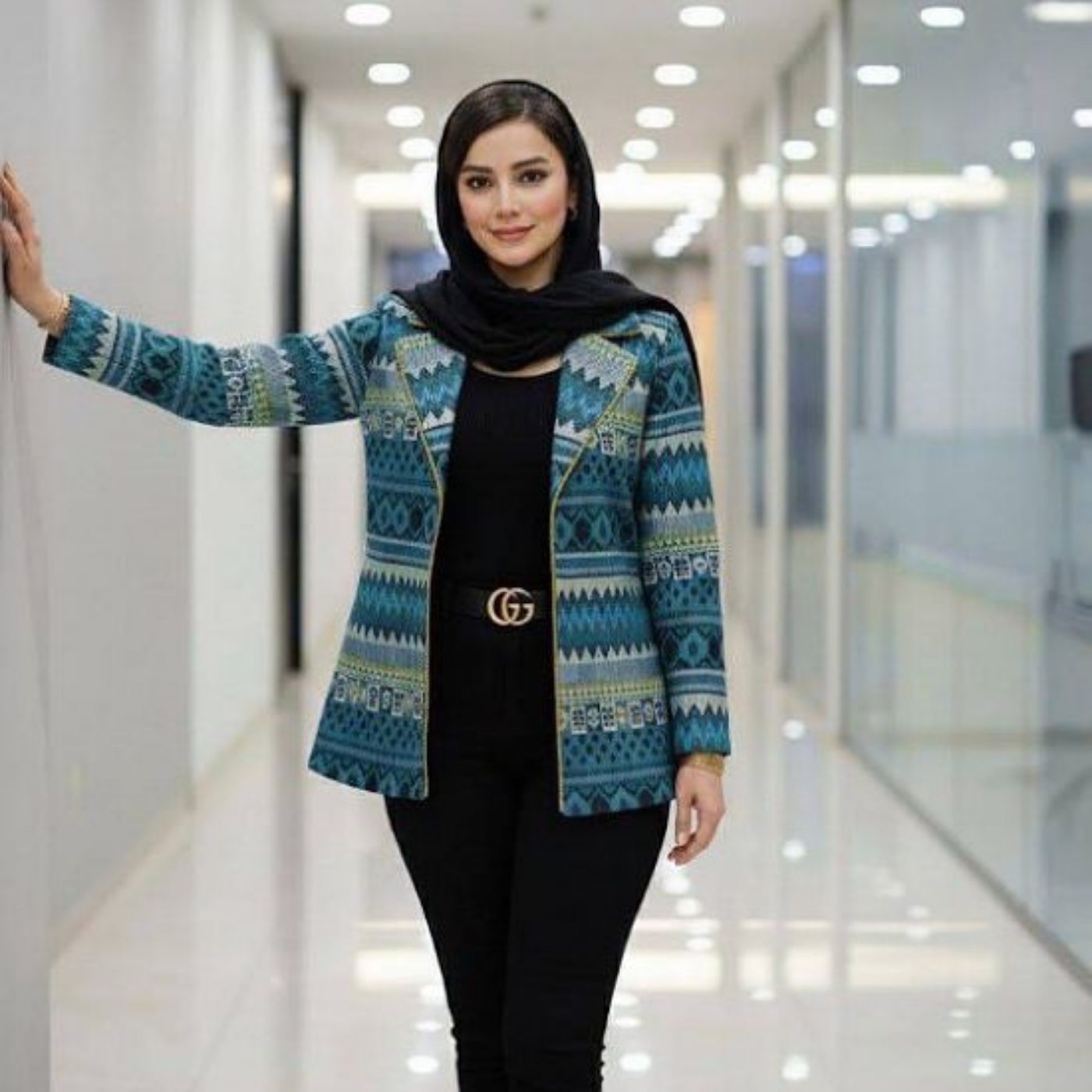 تصویر  مانتو زنانه تافته مدل شقایق ۲