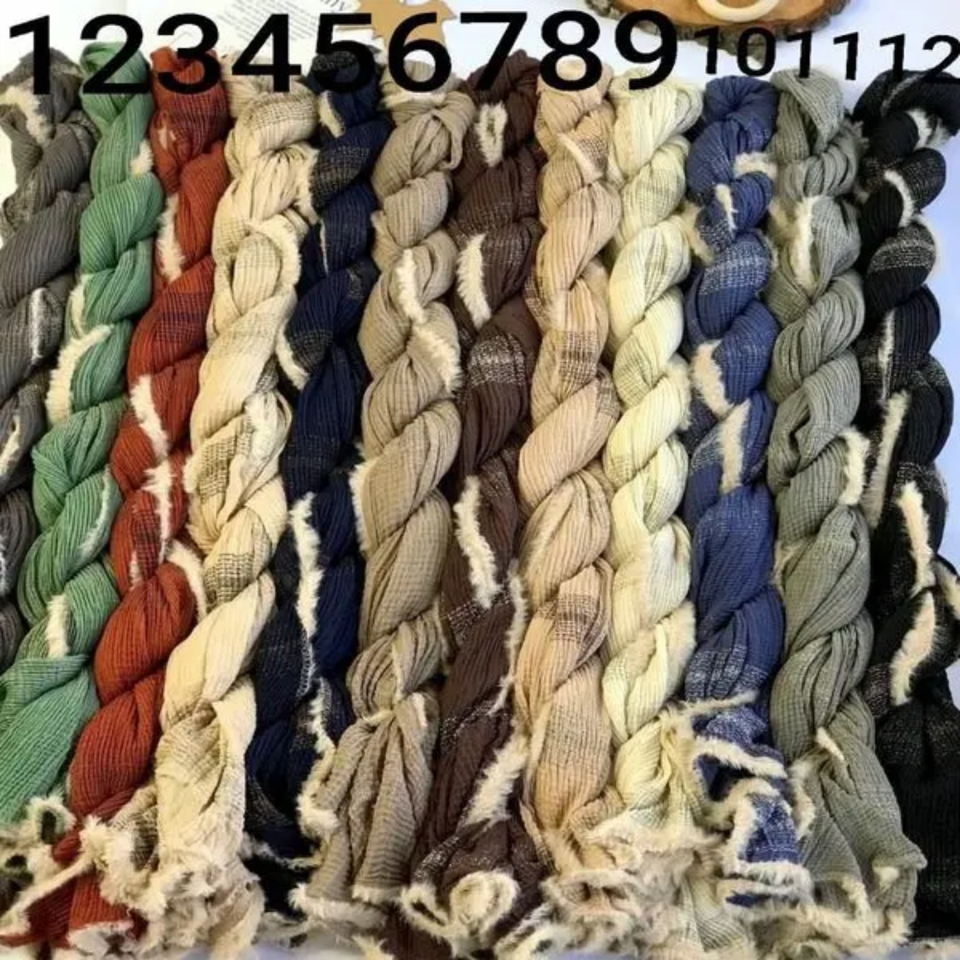 تصویر  شال پاییزه دور خز