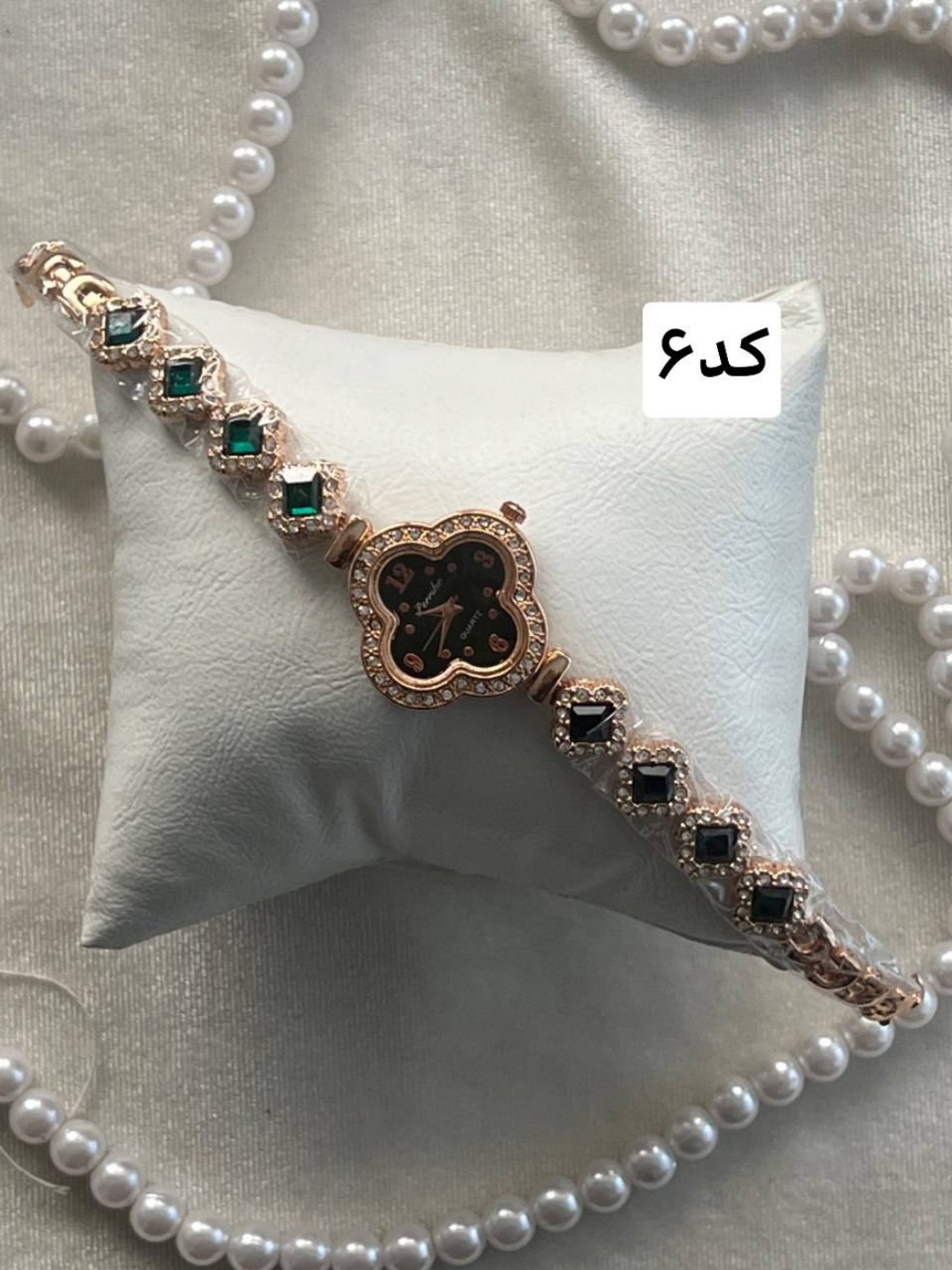 تصویر  ساعت زنانه نگین‌دار رنگی