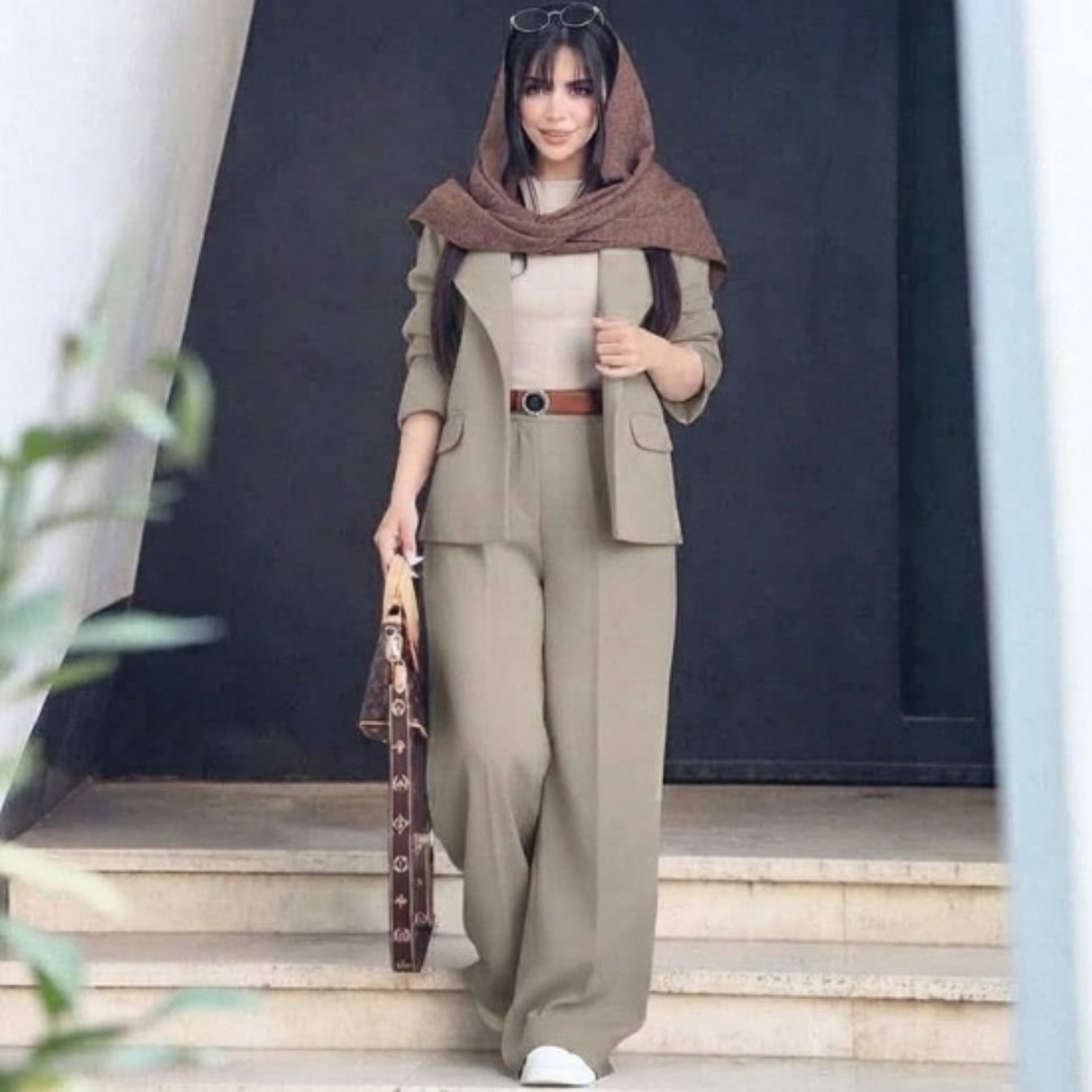 تصویر  کت شلوار زنانه مازراتی کج راه فروغ