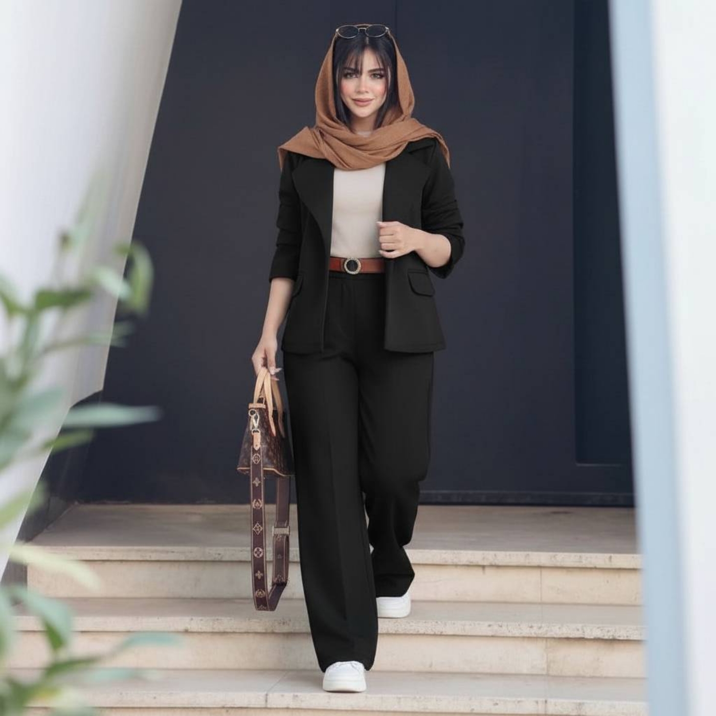 تصویر  کت شلوار زنانه مازراتی کج راه فروغ