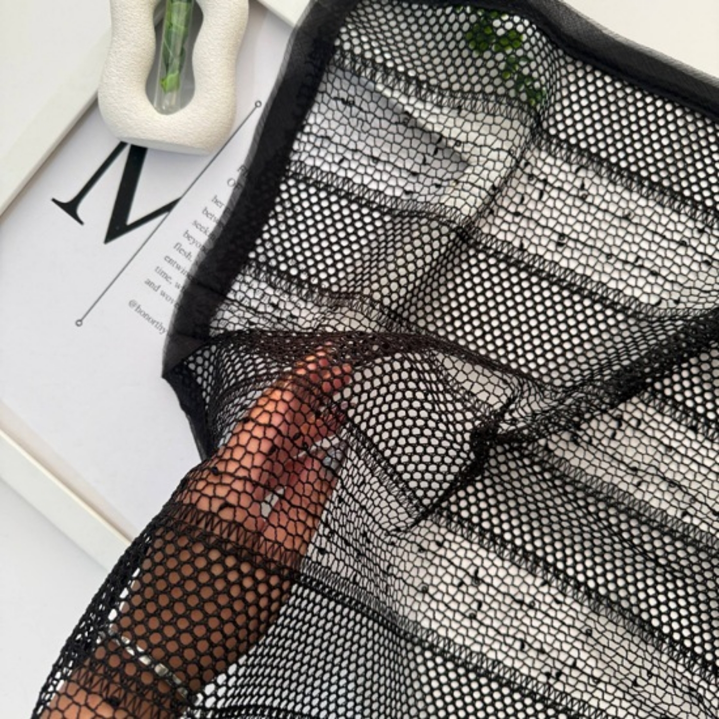 تصویر  شال زنانه مشکی تور عنکبوتی دورزاپ پولک  وارداتی